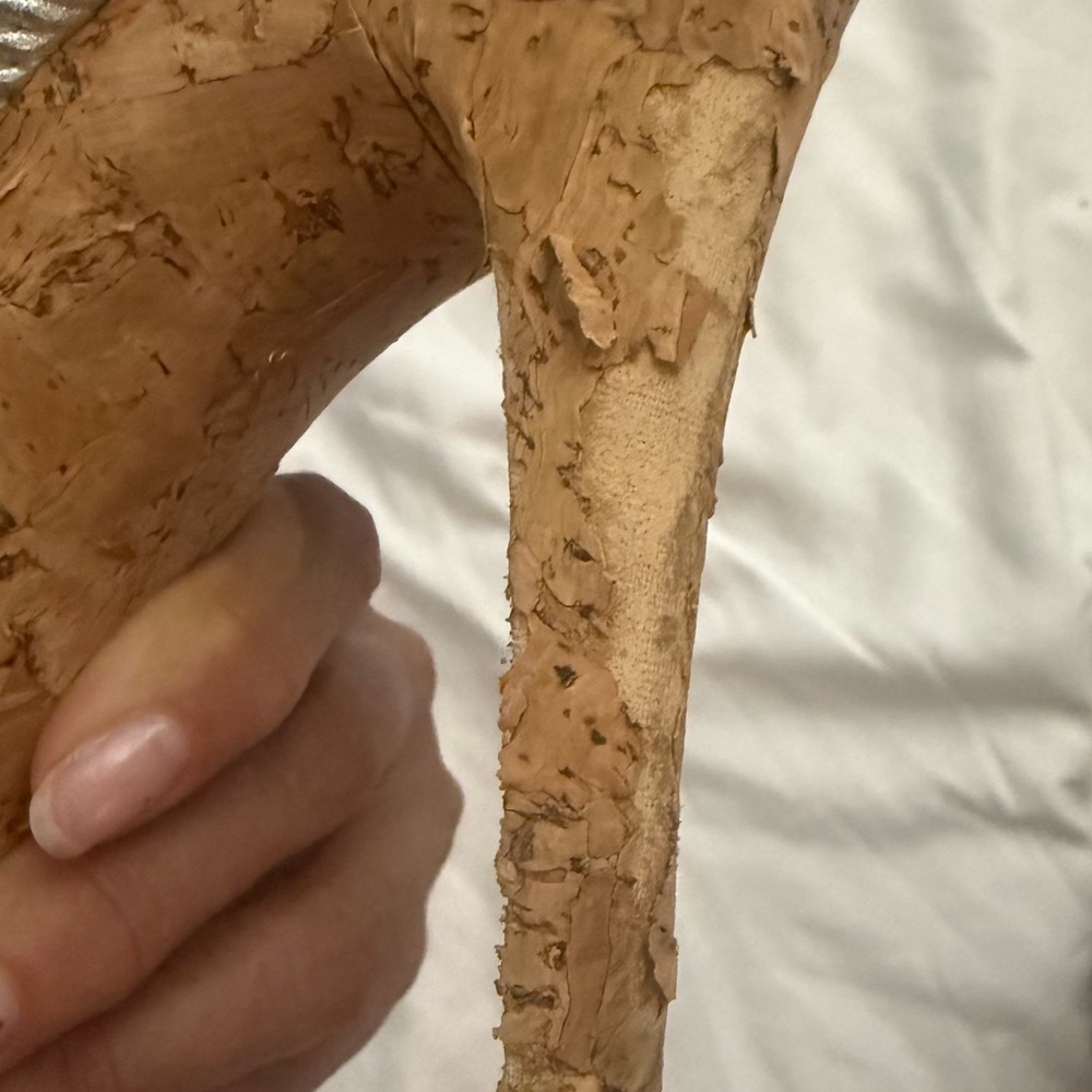 Gucci Brown Box with Gold Logo. They’re like new but cork got ruined in the box - Picture 10 of 16